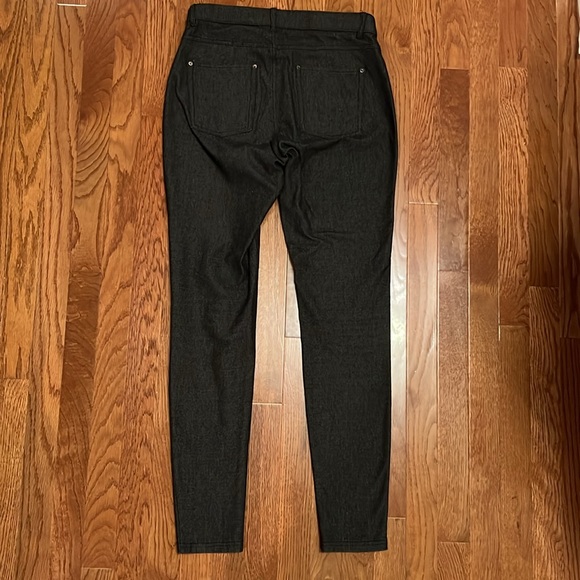 HUE Black Leggings - Picture 4 of 7